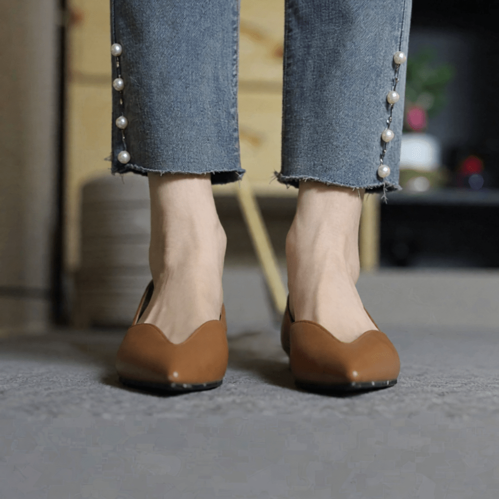 Women's Premium Leather Pointed Toe Ballet Flats - Stylish Corvine Design for Comfort and Elegance